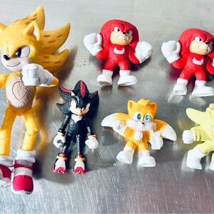 Sonic The Hedgehog Light Up Super Sonic Action Figure and Extras!!